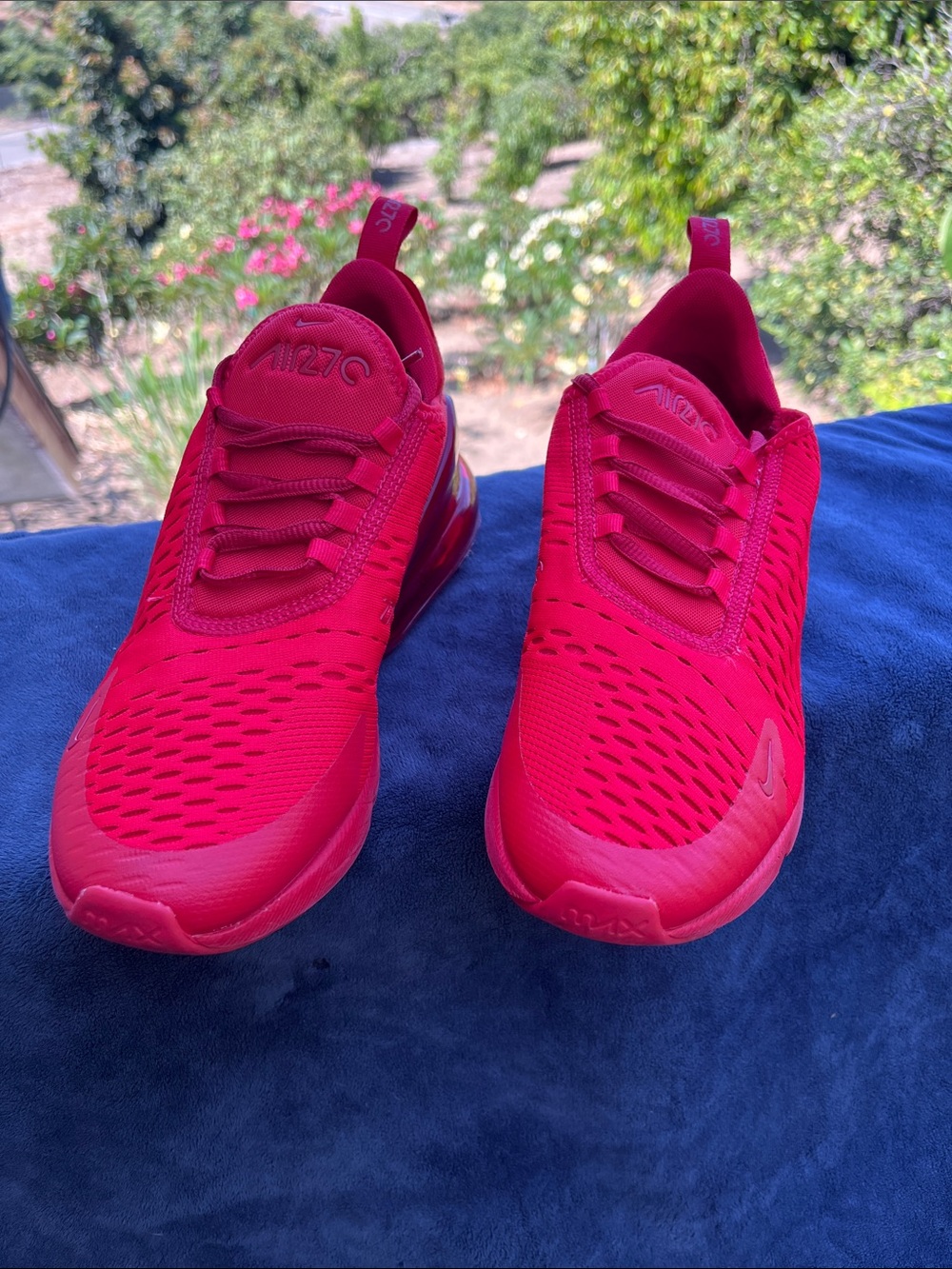 Nike Youth 6.5/Women’s 8 Air Max 270 Triple Red Sneakers